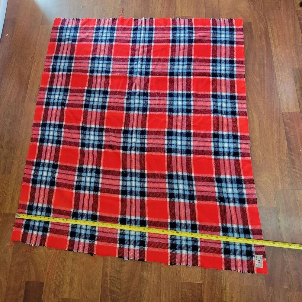 Vintage Tory Robe Unisex‎ Navy Red Wool Plaid Winter Blanket Size 53 x 61.5